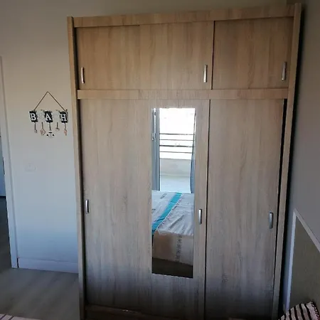 アパート Mamaia Nord ナボダリ